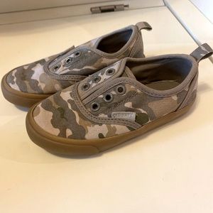Toddler old navy shoes size 7